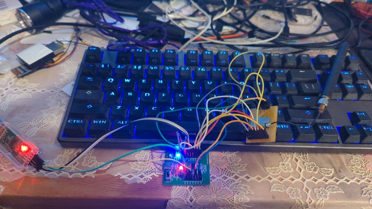CH32V003 development board wired to an E22-900M22S SX1262 LoRa module